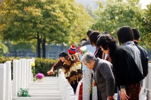 “死有其所”， 要花多少钱？(组图)