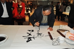 2月11日陈荫夫写兰艺术展嘉宾笔会现场挥毫