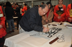 2月11日陈荫夫写兰艺术展嘉宾笔会现场挥毫