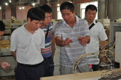 8-10安溪县工商局白志荣局长慕名参观连天红0.jpg