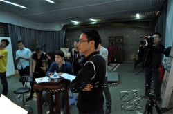 03-05连天红代言人刘媛媛到访石马总部拍摄宣传