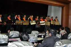 03-23连天红参加2012莆田市工业工作会议