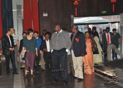 10-31马拉维共和国访问团一行莅临连天红参观考察