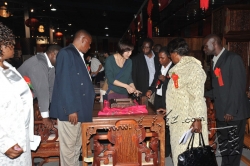 10-31马拉维共和国访问团一行莅临连天红参观考察