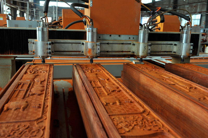 电脑雕花进行中,细节流露精致